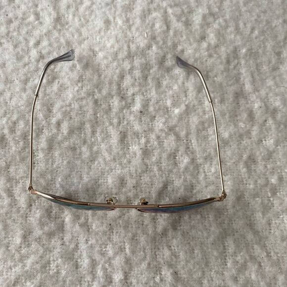 Classic Aviator Sunglasses with Gold Frames - Picture 4 of 6